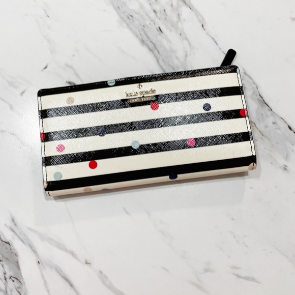 Black and White Stripe Kate Spade Wallet - Picture 5 of 15